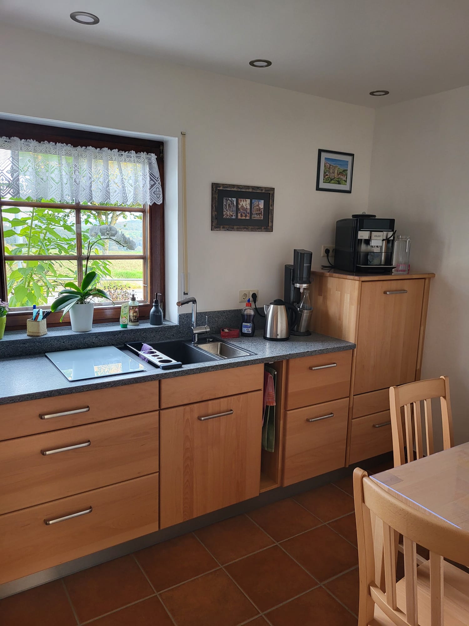 Wir freuen uns jeden Tag über den schönen Anblick unserer neuen Massivholzküche